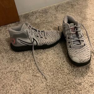 Kd nike basketball shoes size 6